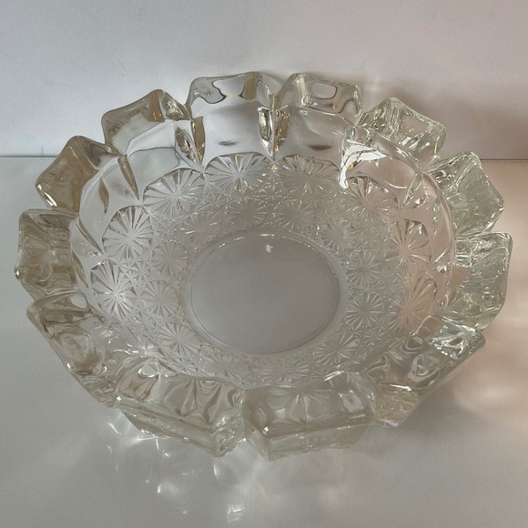 Vintage Heavy Glass Ashtray or Bowl with Candle - Starburst Daisy Pattern - Picture 1 of 14